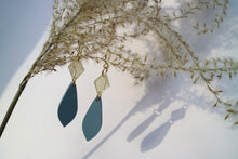 Load image into Gallery viewer, Fall minimalist pendants - blue or maroon
