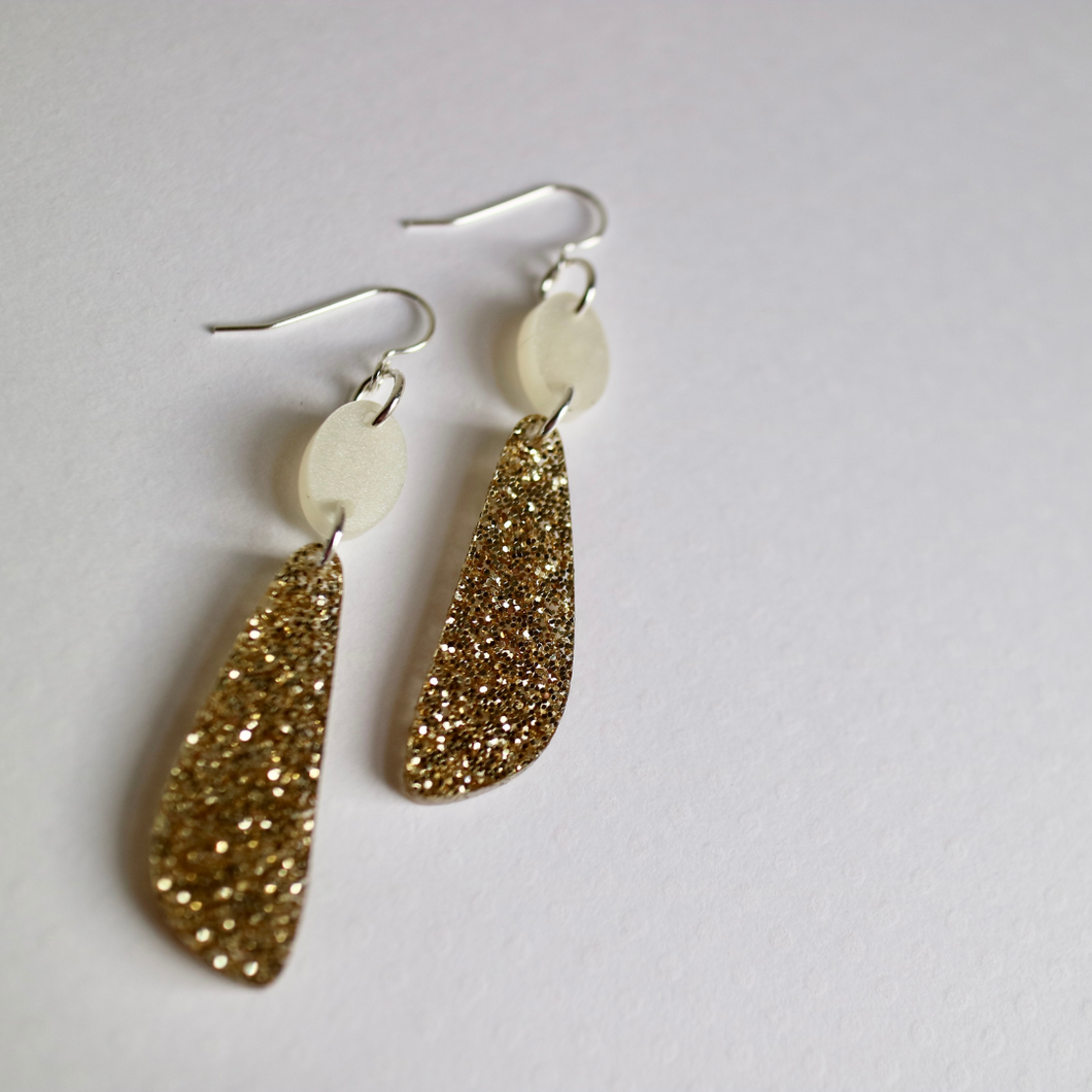 Classy Gold and pearl earrings