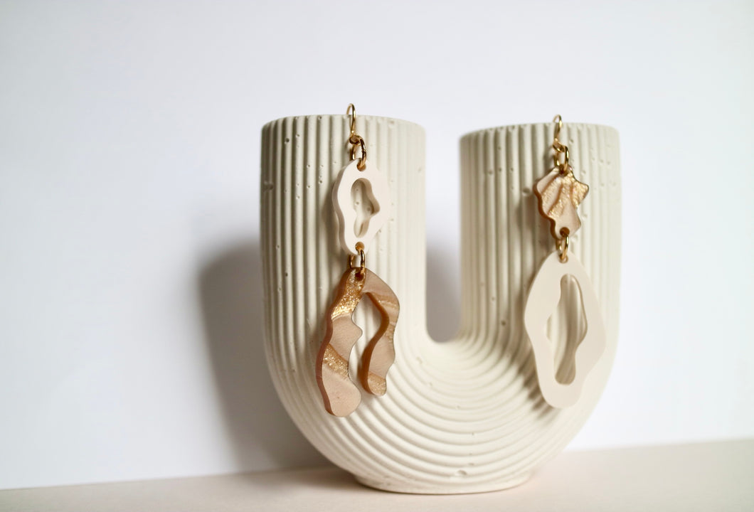 Abstract cream and tan pearl glitter miss-matched earrings
